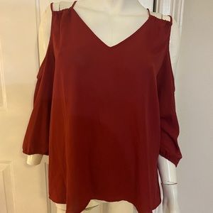 Red open shoulder 3/4 sleeve shirt